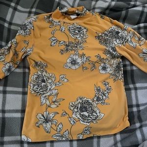 Adara cling 1/4 sleeve crop top